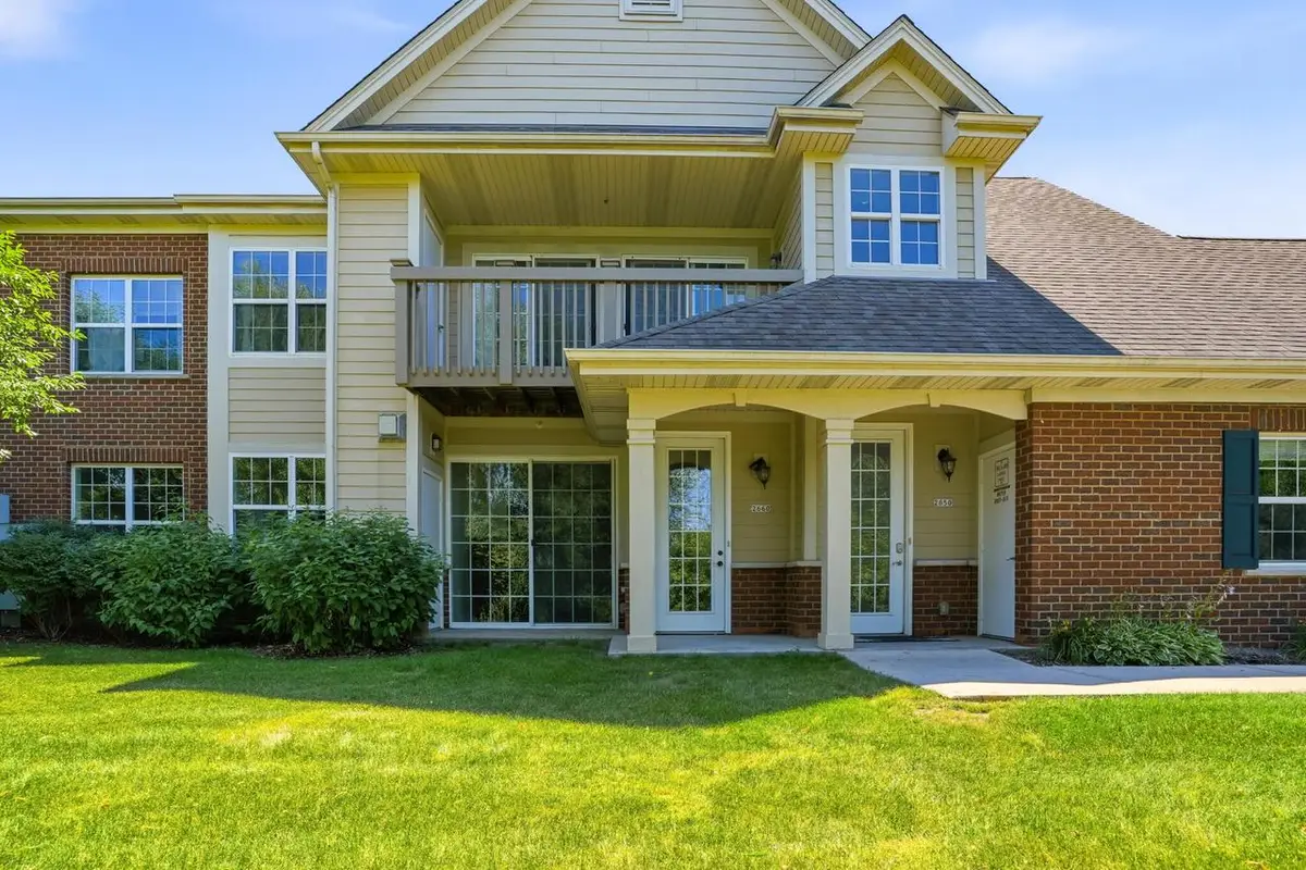 2660 W Colonial Woods DRIVE, Oak Creek, WI 53154 - #1