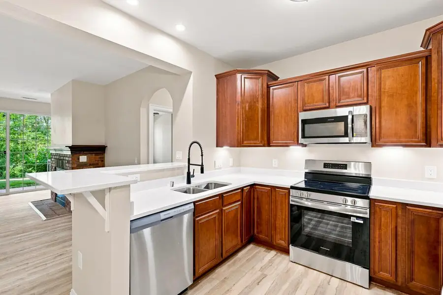 2660 W Colonial Woods DRIVE, Oak Creek, WI 53154 - #3