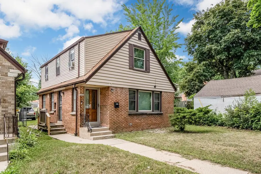 4631 W Keefe AVENUE, Milwaukee, WI 53216 - #2