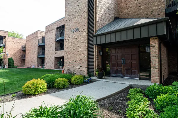 1906 E Shorewood BOULEVARD #163, Shorewood, WI 53211