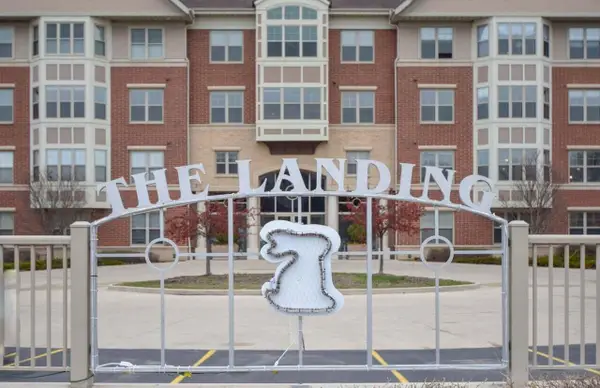 4130 S Lake DRIVE #278, Saint Francis, WI 53235