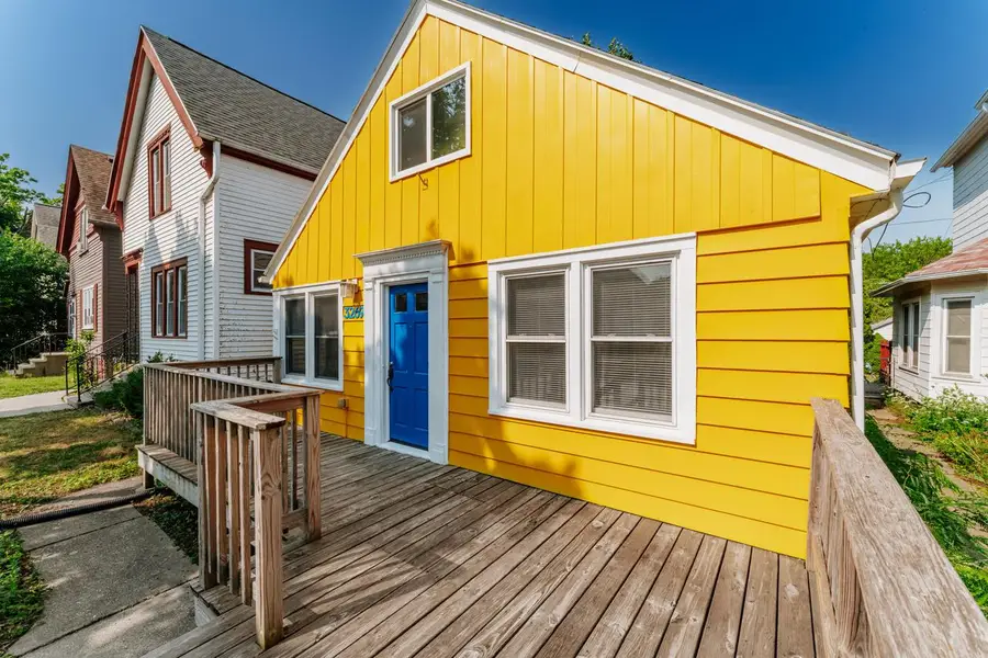 3269 N Oakland AVENUE, Milwaukee, WI 53211 - #3