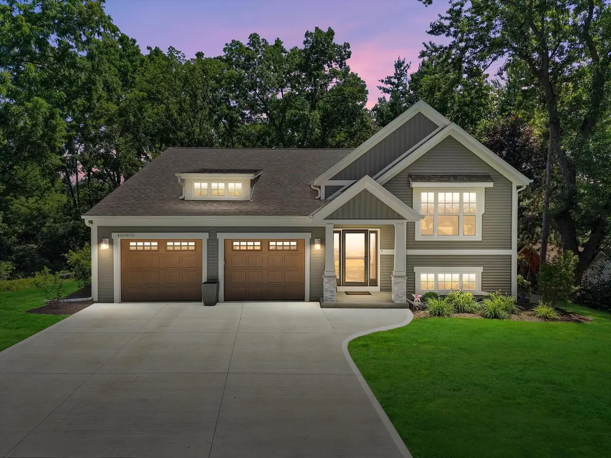 W242N6316 Oak DRIVE, Sussex, WI 53089 - #1