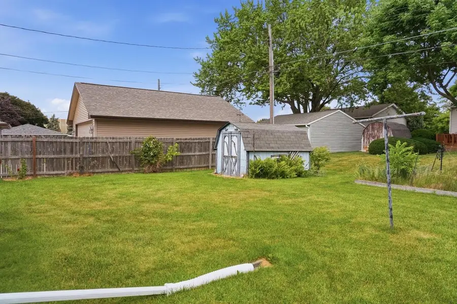 1542 W Iona TERRACE, Milwaukee, WI 53221 - #2