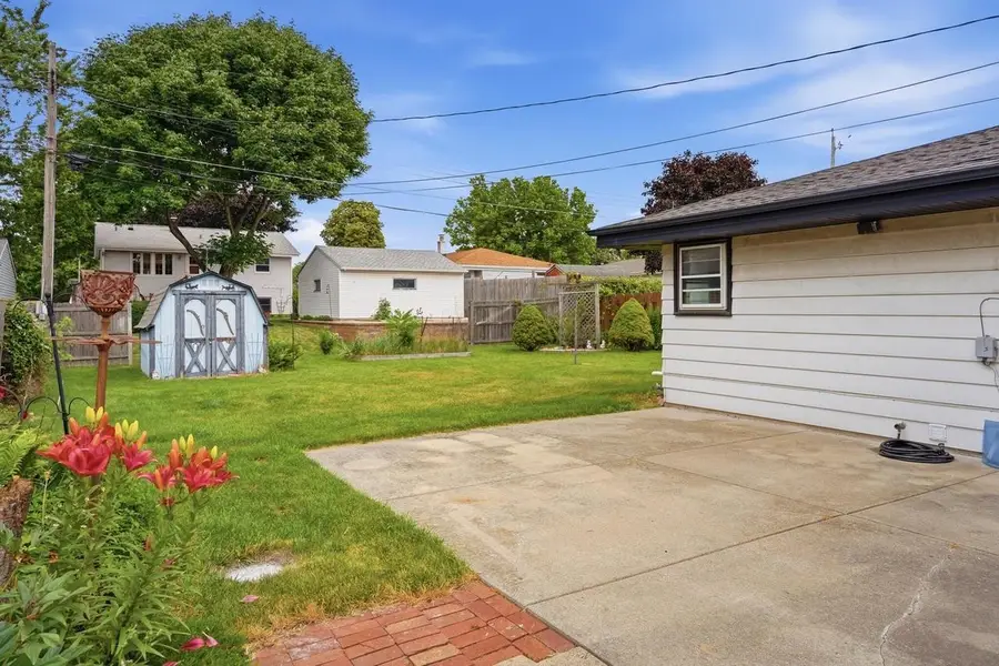 1542 W Iona TERRACE, Milwaukee, WI 53221 - #3