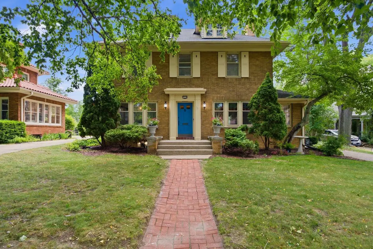 1534 Upper PARKWAY S, Wauwatosa, WI 53213 - #1