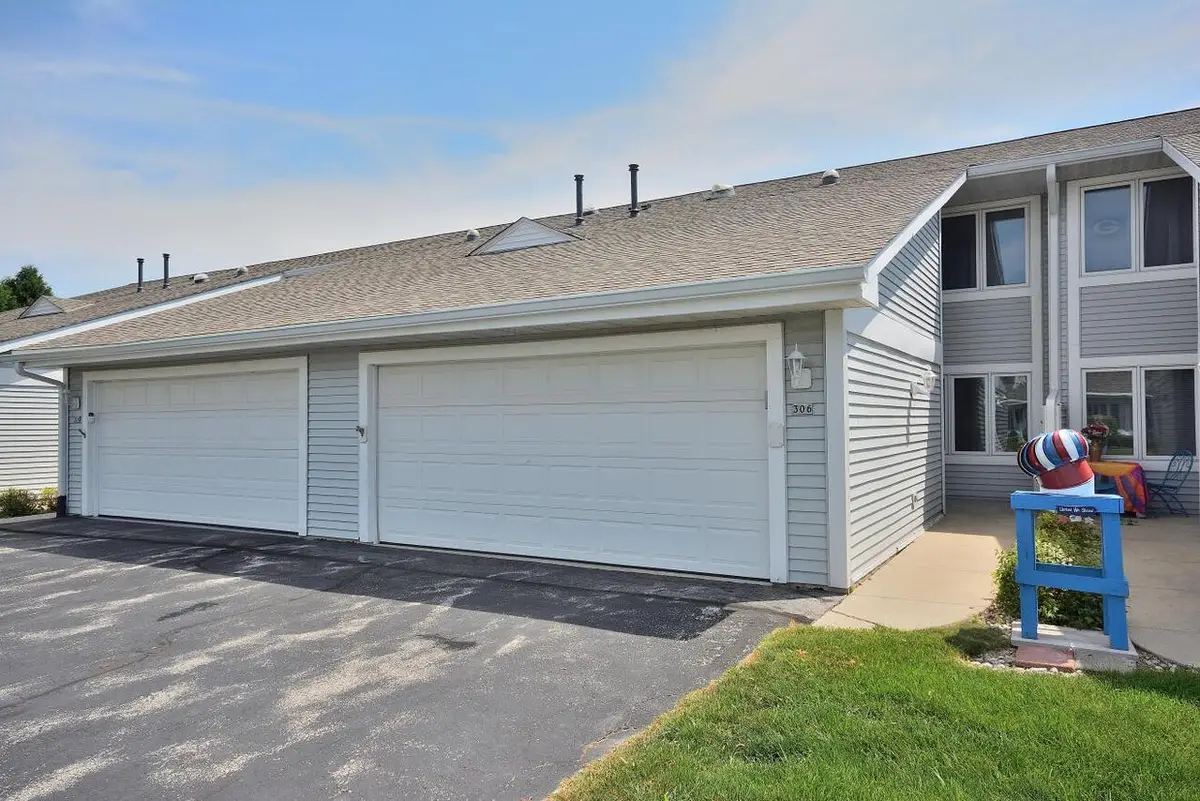 306 Hartford SQUARE #3, Hartford, WI 53027 - #1