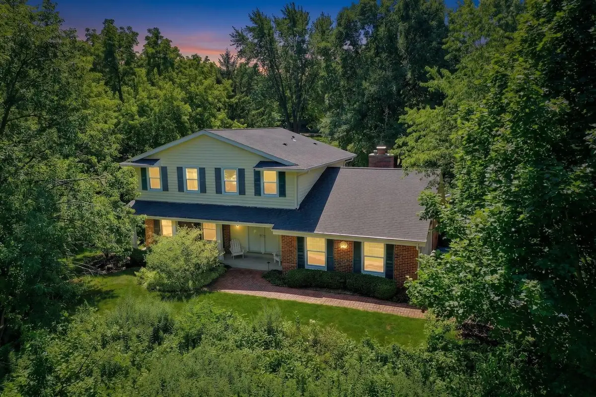 W264S7300 Kings Peak COURT, Waukesha, WI 53189 - #1