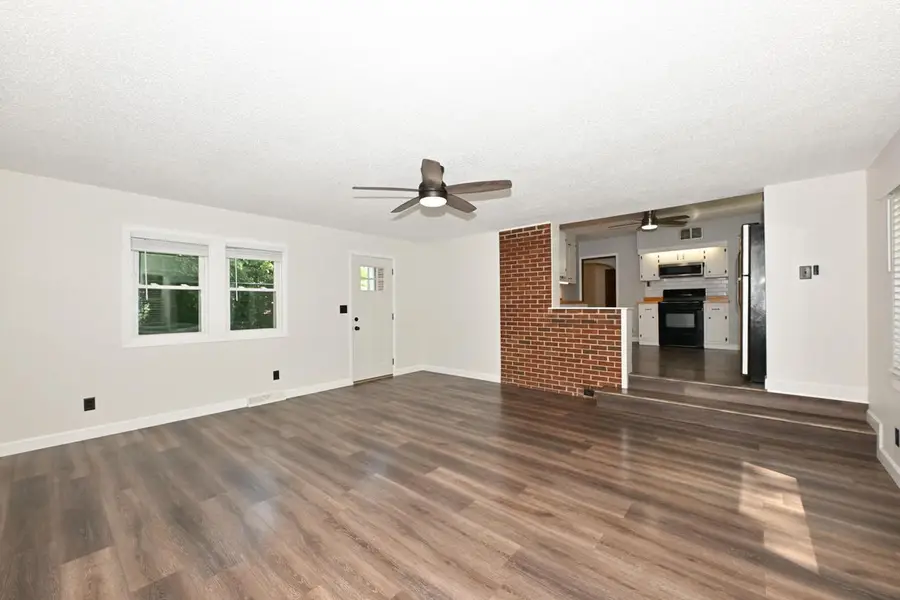 8001 W Cold Spring ROAD, Greenfield, WI 53220 - #2