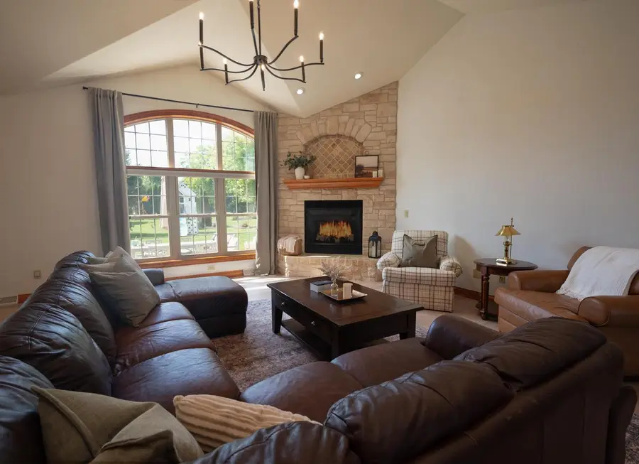 363 Sunshine DRIVE, Hartland, WI 53029 - #2