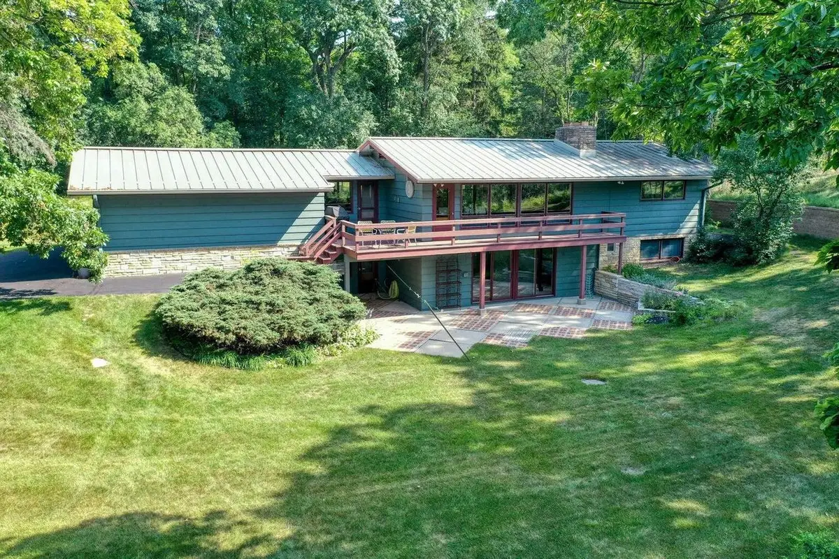 1905 Hillside DRIVE, Delafield, WI 53018 - #1