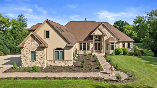 4042 Coopers Hawk DRIVE, Hubertus, WI 53033