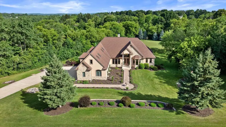 4042 Coopers Hawk DRIVE, Hubertus, WI 53033 - #2