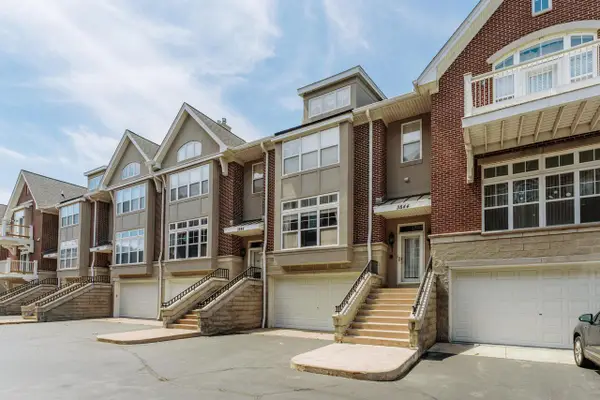 3844 S Lake DRIVE #15, Saint Francis, WI 53235