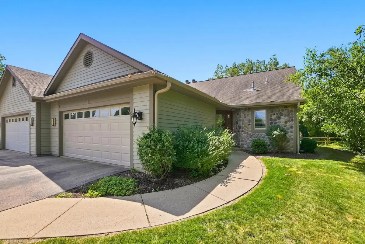 303 Parkview COURT, Hartland, WI 53029 - #1
