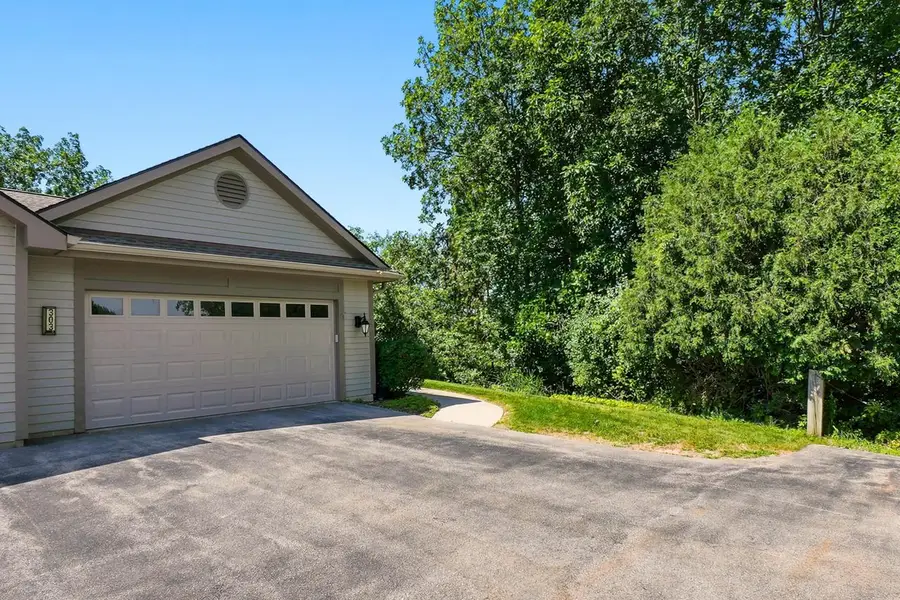 303 Parkview COURT, Hartland, WI 53029 - #2