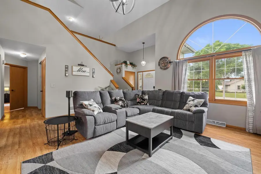 905 E Twin Oaks DRIVE, Oak Creek, WI 53154 - #2
