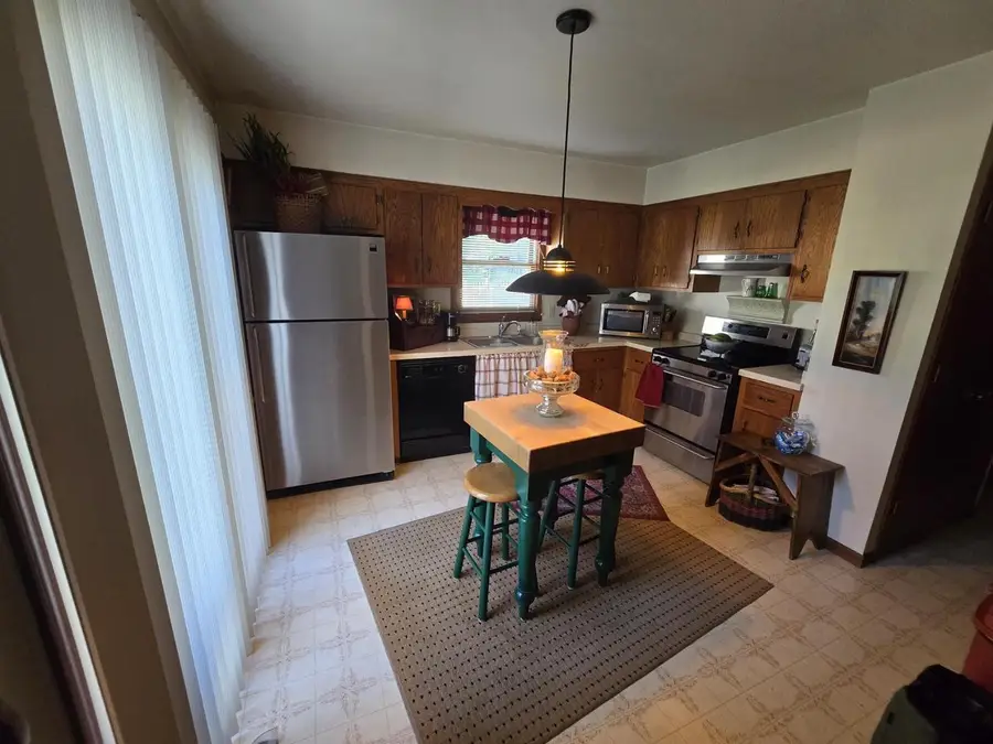 1547 Briarwood LANE #1543, Hartford, WI 53027 - #3