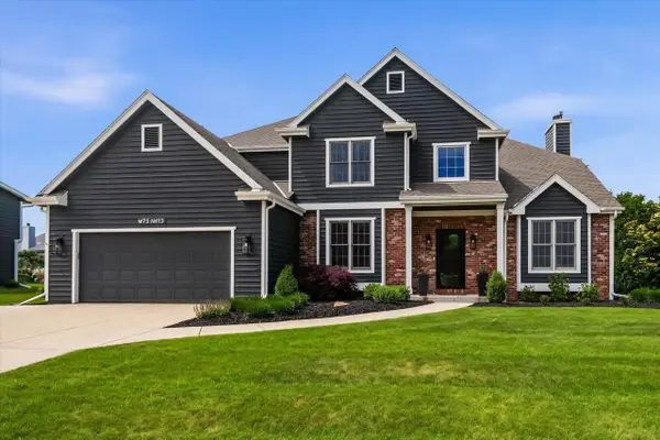 W73N413 Greystone DRIVE, Cedarburg, WI 53012