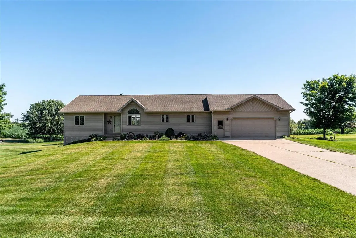 E7325 Skyline DRIVE, Viroqua, WI 54665 - #1