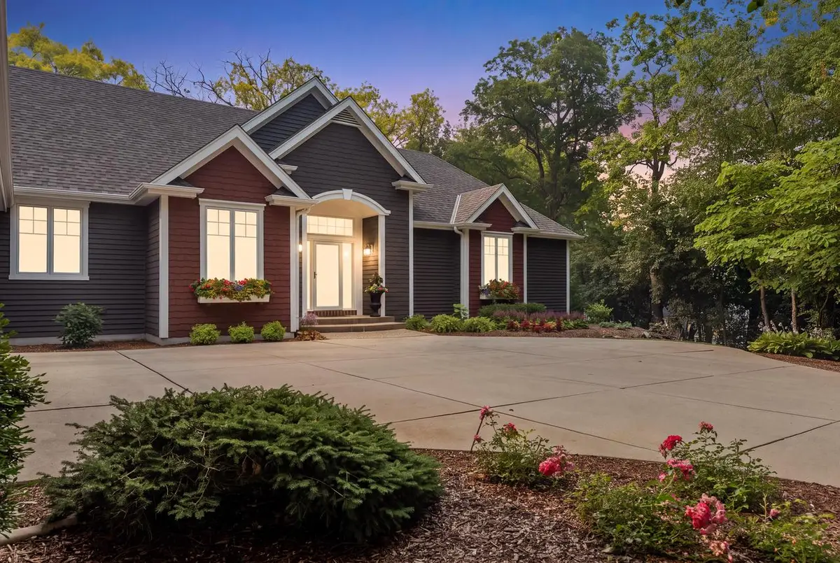 W279N5280 Hanover Hill COURT, Lisbon, WI 53089 - #1