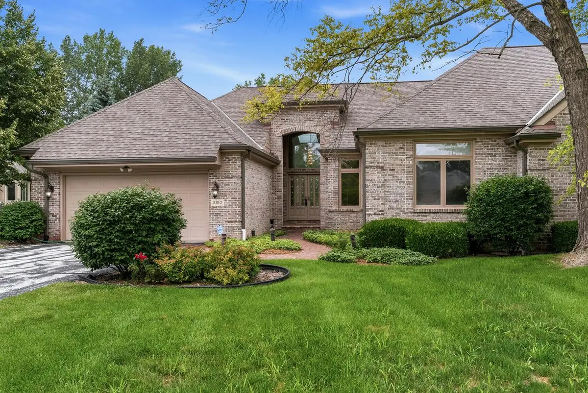 2810 W Golf CIRCLE, Mequon, WI 53092 - #1