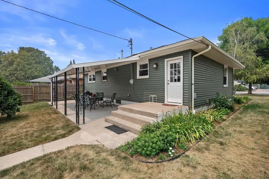 9417 W Schlinger AVENUE, West Allis, WI 53214 - #2