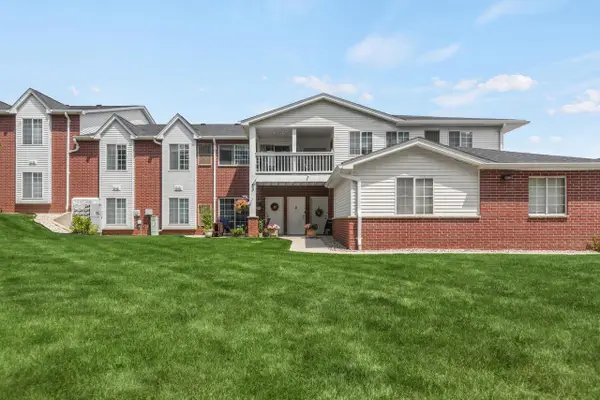 8581 Lexington PLACE #4, Pleasant Prairie, WI 53158