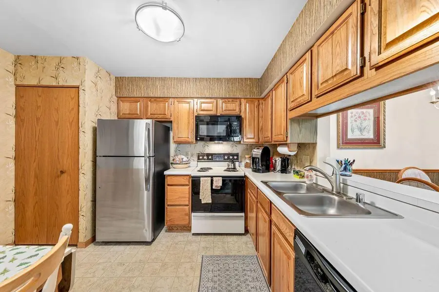374 Park Hill DRIVE #E, Pewaukee, WI 53072 - #3