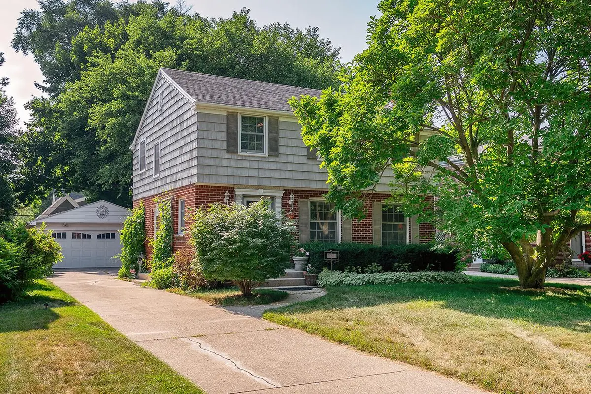 6041 N Santa Monica BOULEVARD, Whitefish Bay, WI 53217 - #1