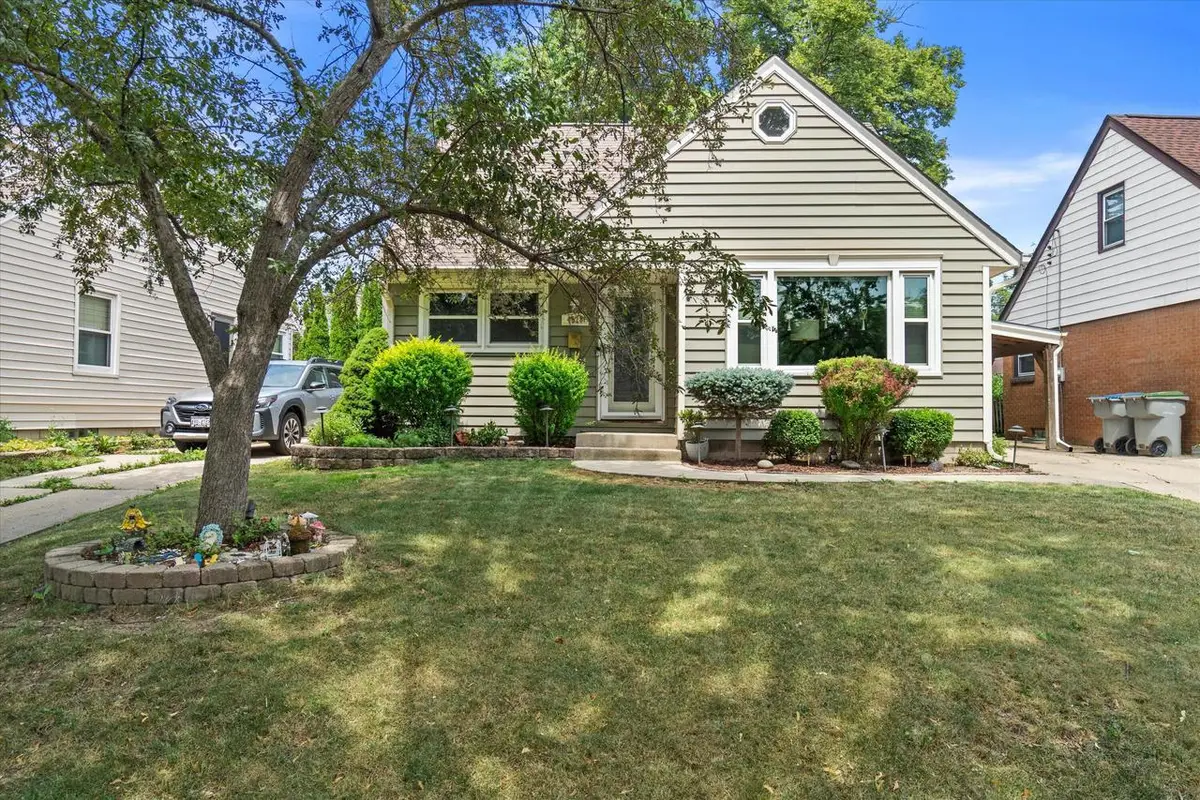 4628 W Fillmore DRIVE, Milwaukee, WI 53219 - #1