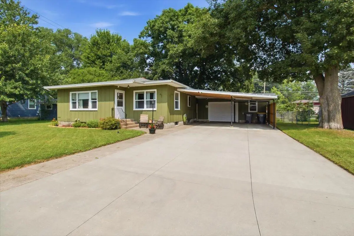 611 1st AVENUE E, Holmen, WI 54636 - #1