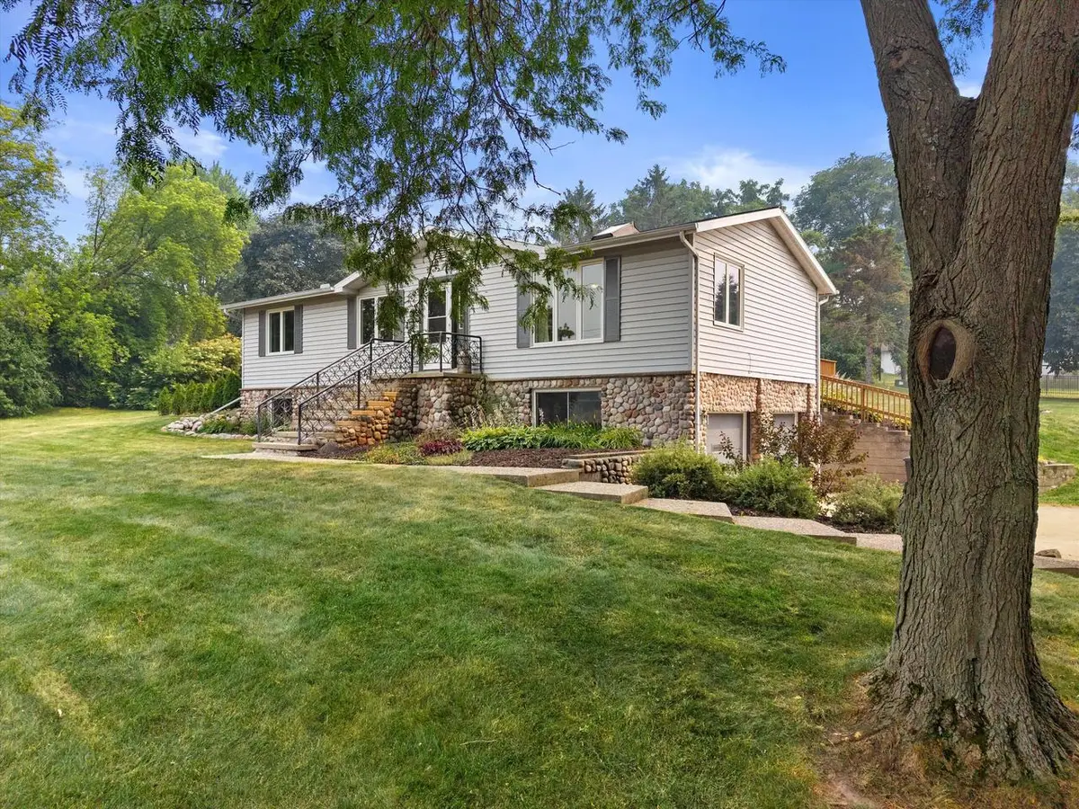 N5W27357 Northview ROAD, Waukesha, WI 53188 - #1