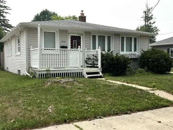 3735 Custer STREET, Manitowoc, WI 54220
