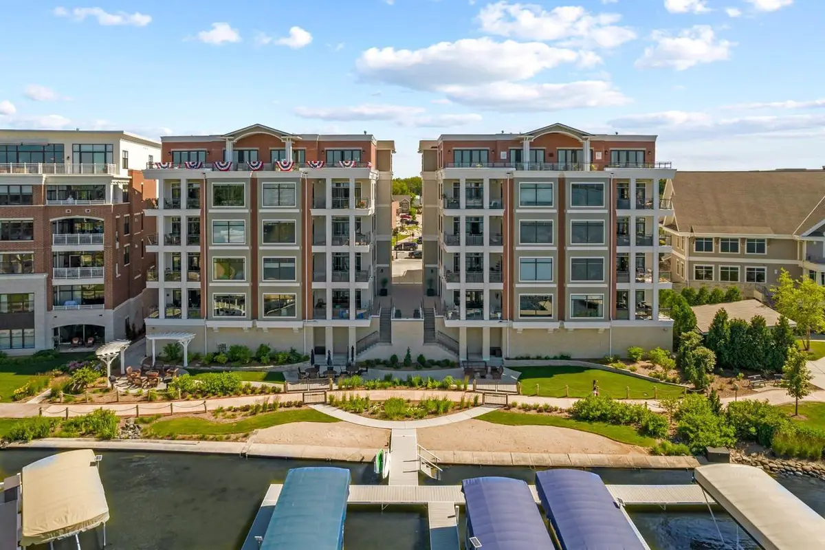 200 W Wisconsin AVENUE #202, Oconomowoc, WI 53066 - #1