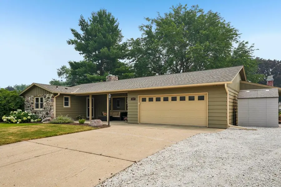 677 Tulip COURT, Oconomowoc, WI 53066 - #2