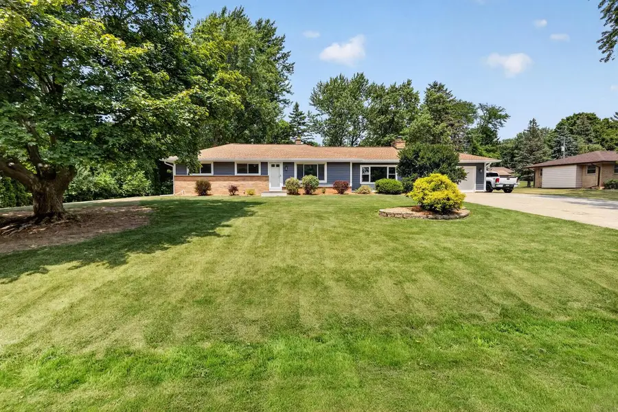 16000 W Santa Rosa BOULEVARD, New Berlin, WI 53151 - #2