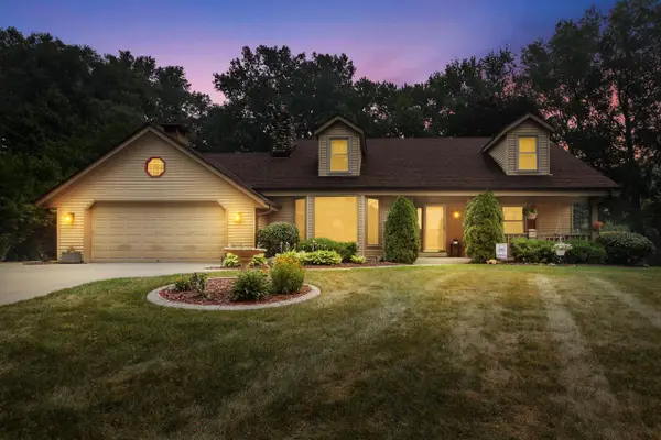 N22W22227 Meadowood COURT, Waukesha, WI 53186