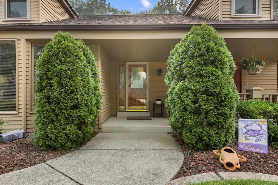 N22W22227 Meadowood COURT, Waukesha, WI 53186 - #2