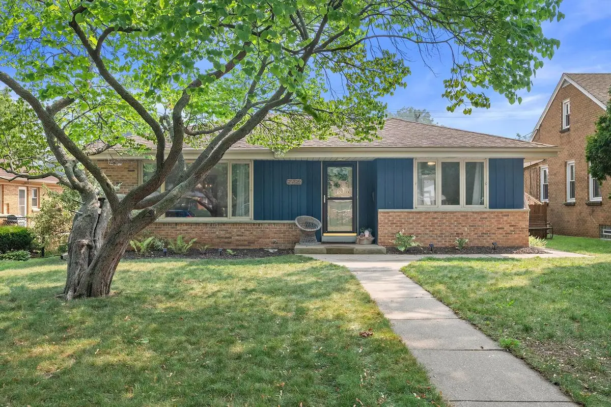 5684 N Milwaukee River PARKWAY, Glendale, WI 53209 - #1