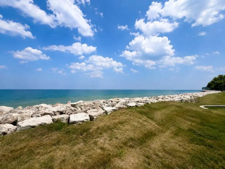 7515 N Beach DRIVE, Fox Point, WI 53217 - #3