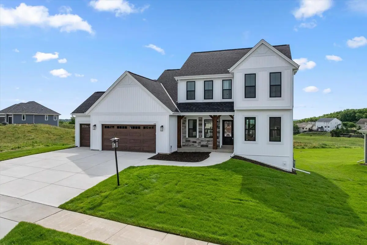 805 Viewpoint AVENUE, Waukesha, WI 53188 - #1