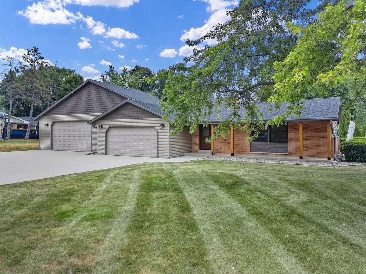 4450 S Hearthside DRIVE, New Berlin, WI 53151 - #1