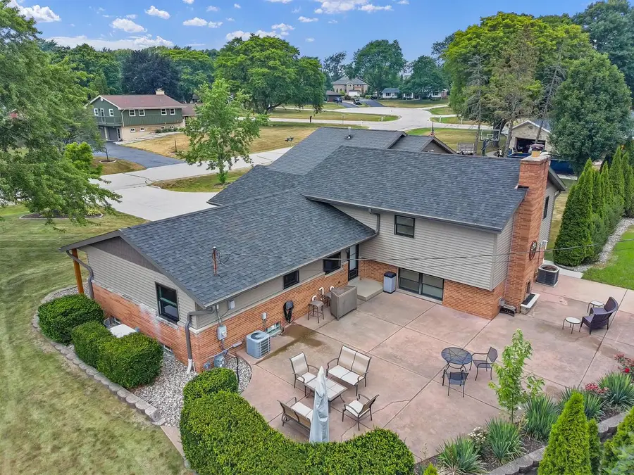 4450 S Hearthside DRIVE, New Berlin, WI 53151 - #3