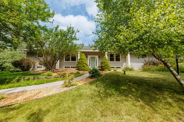 W227S2416 Morningside CIRCLE, Waukesha, WI 53186