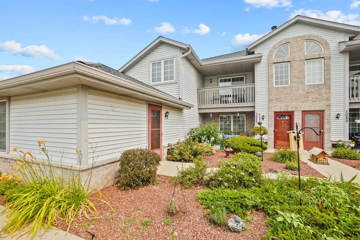 1055 Quinlan DRIVE #H, Pewaukee, WI 53072 - #1