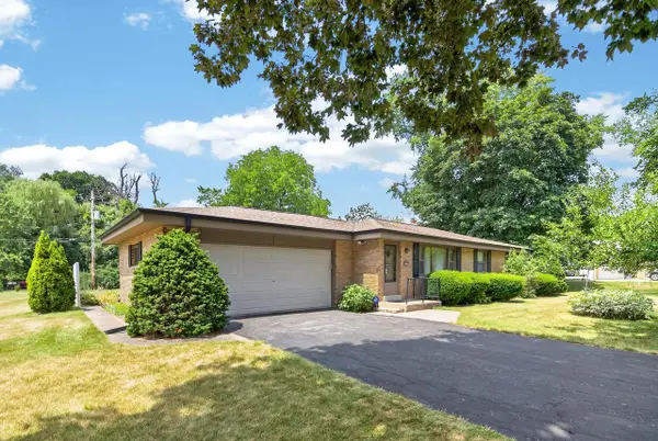 3915 Brook LANE, Brookfield, WI 53005