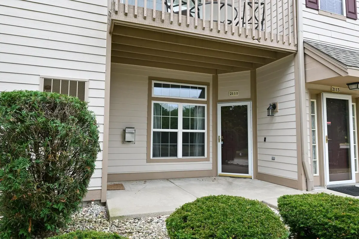 2111 W Vista Bella DRIVE, Oak Creek, WI 53154 - #1