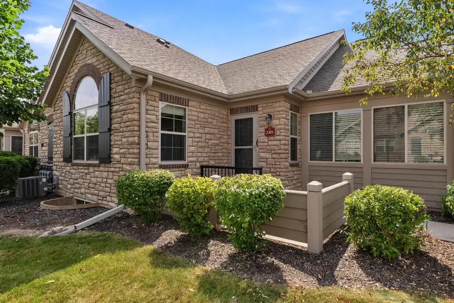 2301 E Sienna WAY, Appleton, WI 54913 - #2