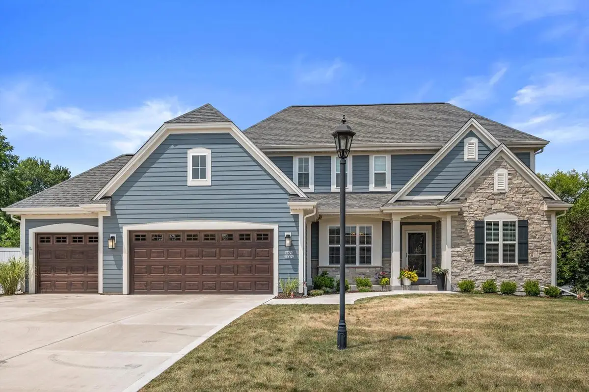 W273N2473 Arlington DRIVE, Pewaukee, WI 53072 - #1
